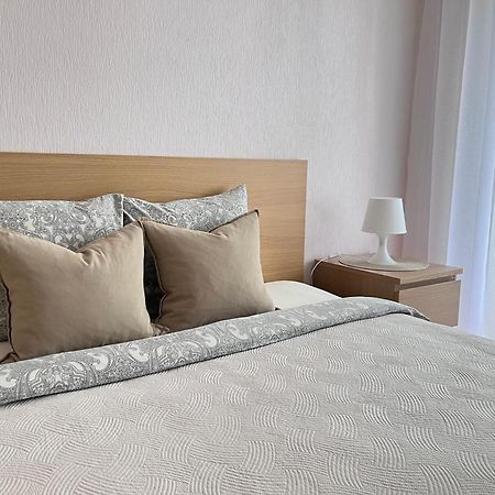 Center Two Bedroom Apartment Daugavpils Bagian luar foto