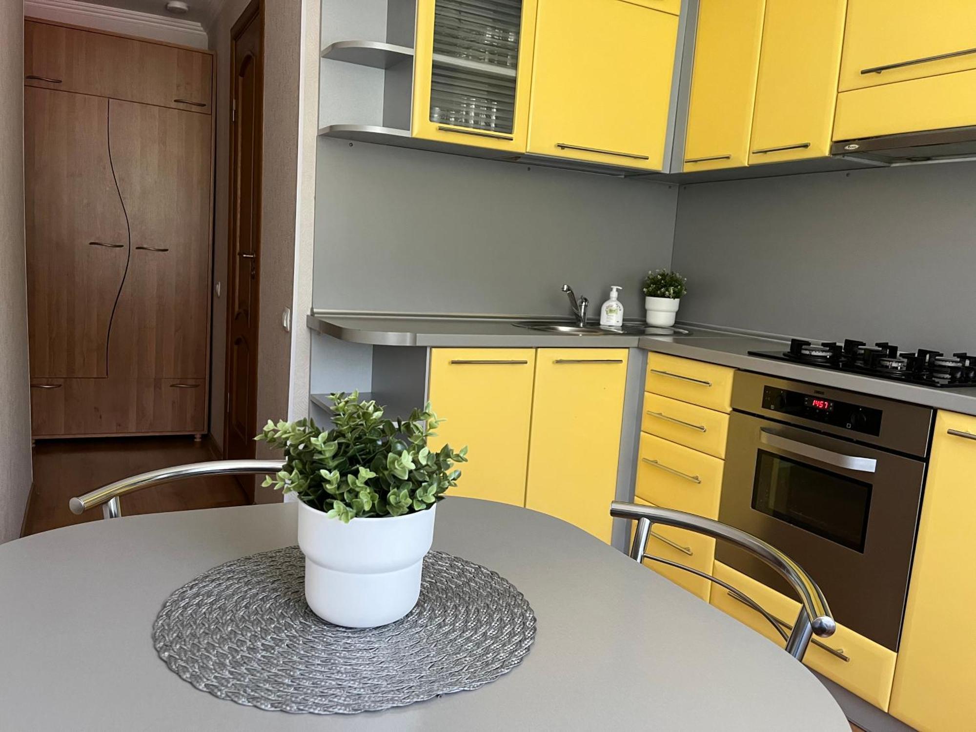 Center Two Bedroom Apartment Daugavpils Bagian luar foto