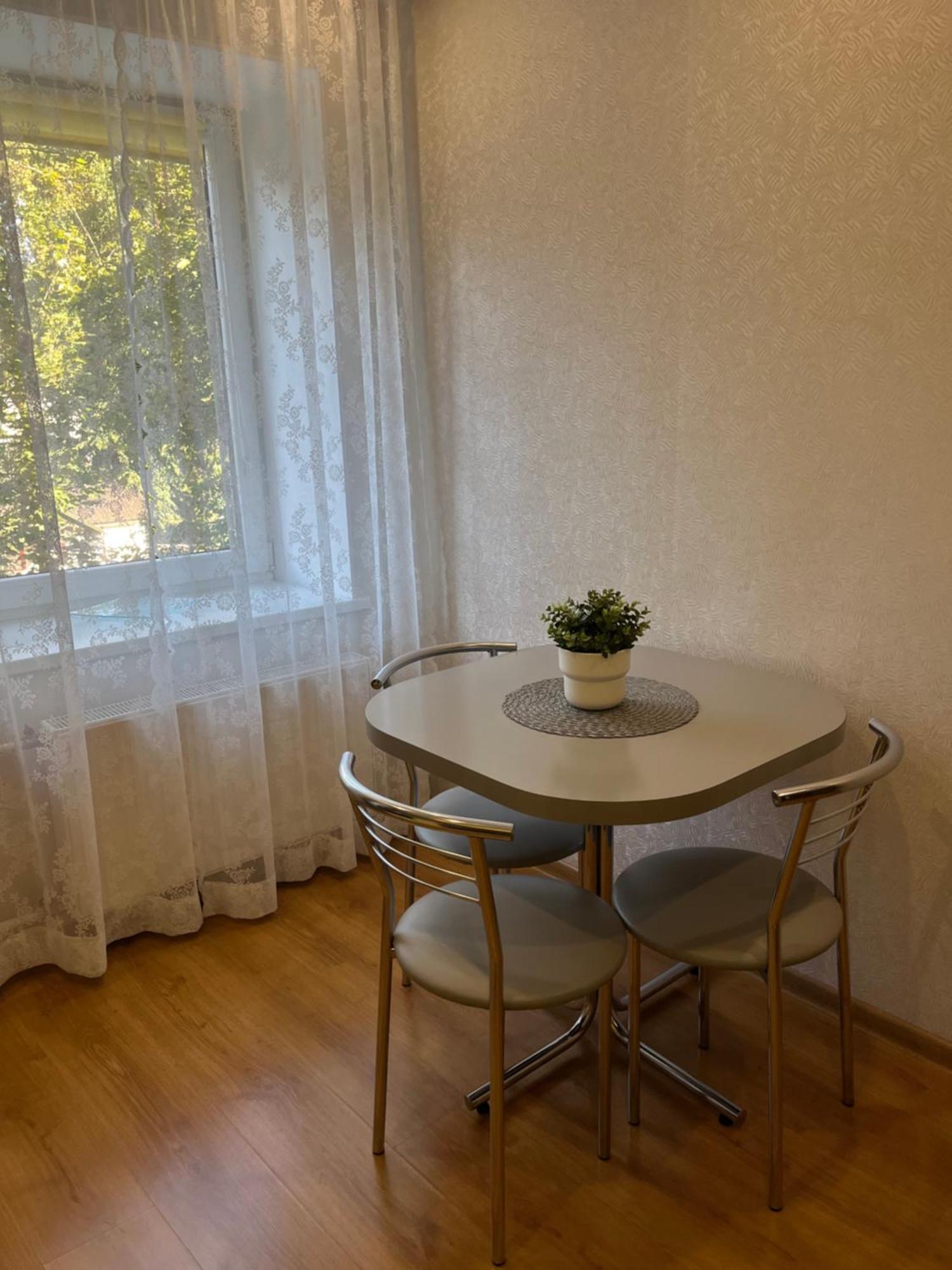 Center Two Bedroom Apartment Daugavpils Bagian luar foto